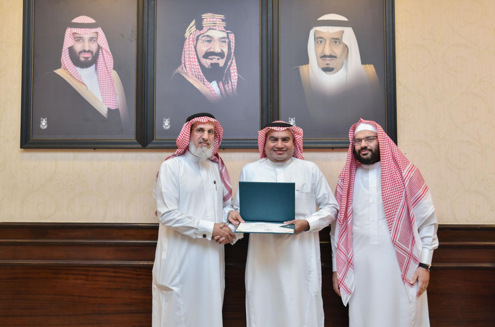 His Excellency the UQU President Honors Employees of the Legal Administration